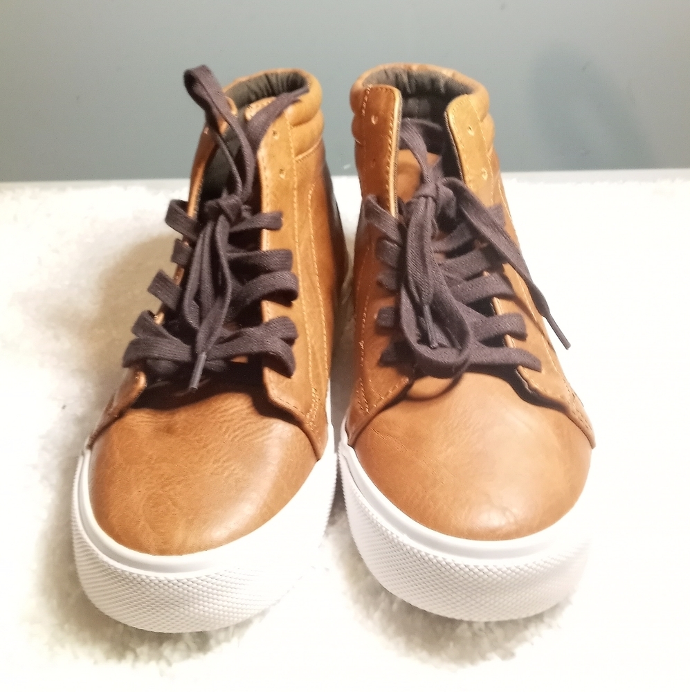 Kids Brown Old Navy Shoes Pre-owned Size 5.5Y